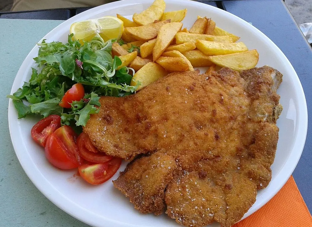 Milanesa, 1. Asado, 2. Lomo de llama, 3. Milanesa, 4. Chimichurri, 5. Matambre Arrollado, 6. Parrilla, 7. Revuelto de Gramajo, 8. Locro, 9. Quinoa Salad, 10. Provoleta