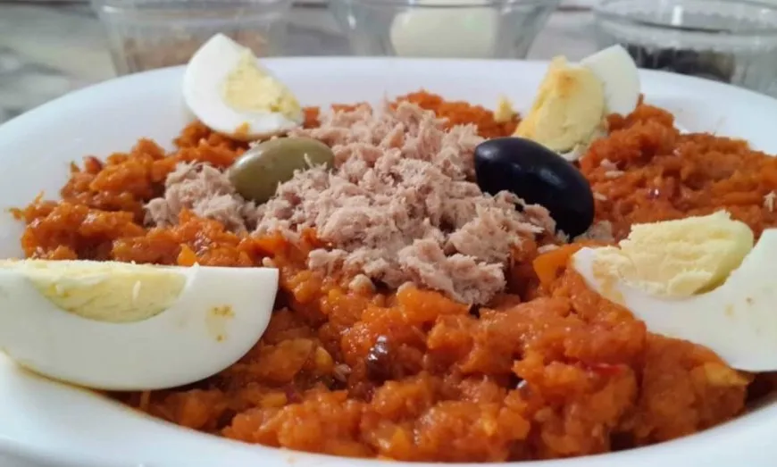 Omek Houria, 1. Hlalem, 2. Omek Houria, 3. Chorba, 5. Tajine, 6. Shakshuka, 7. Assidat Zgougou, 8. Mloukhia, 9. Couscous, 10. Osban