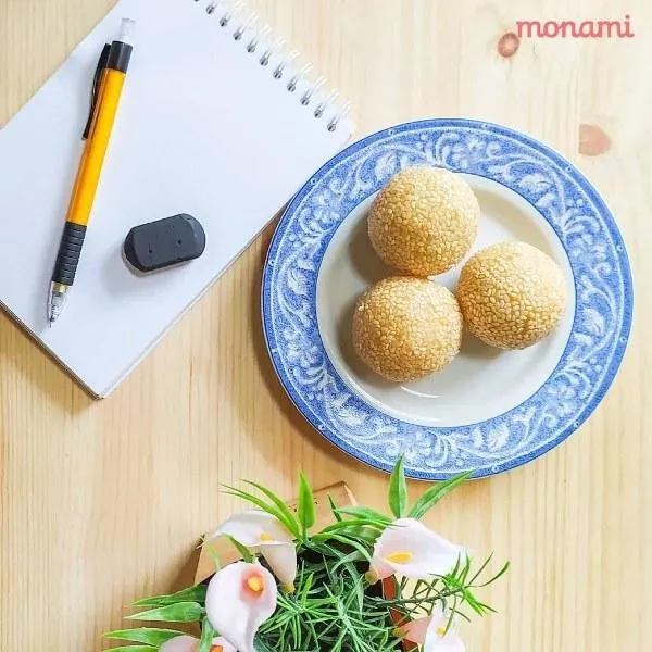 Onde-Onde, 1. Soes Cocktail, 2. Onde-Onde, 3. Lupis, 4. Bloeder, 5. Sosis Brood Sapi, 6. Roll Tart, 7. Kue Soes Kering, 8. Roti Srikaya Pandan, 9. Tahu Campur, 10. Paket Tampah