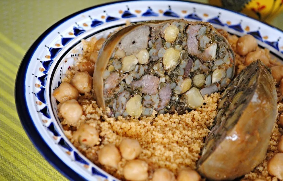 Osban, 1. Hlalem, 2. Omek Houria, 3. Chorba, 5. Tajine, 6. Shakshuka, 7. Assidat Zgougou, 8. Mloukhia, 9. Couscous, 10. Osban