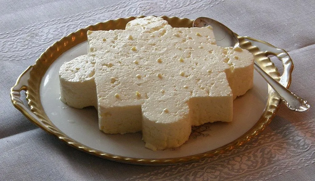 Äggost, 1. Kladdkaka, 2. Tujuh Jenis Kue, 3. Prinsesstårta, 4. Äggost, 5. Saffranspuddingar, 6. Mandelmusslor, 7. Semla, 8. Budapestbakelse, 9. Våfflor, 10. Kanelbullar