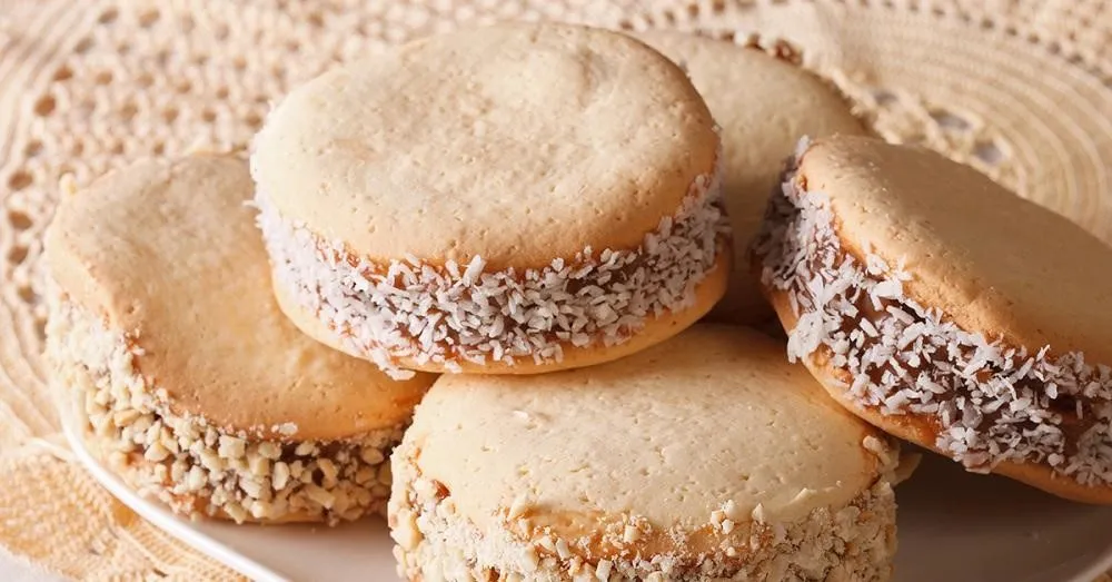 Alfajores, 1. Leche Asada, 2. Alfajores, 3. Sopapillas, 4. Torta de Mil Hojas, 5. Kuchen, 6. Cuchufli, 7. Torta Tres Leches, 8. Cocada, 9. Empanada de Manzana, 10. Brazo de Reina