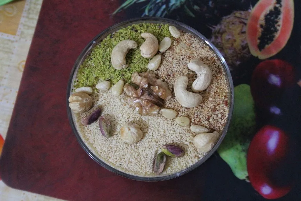 Assidat Zgougou, 1. Hlalem, 2. Omek Houria, 3. Chorba, 5. Tajine, 6. Shakshuka, 7. Assidat Zgougou, 8. Mloukhia, 9. Couscous, 10. Osban