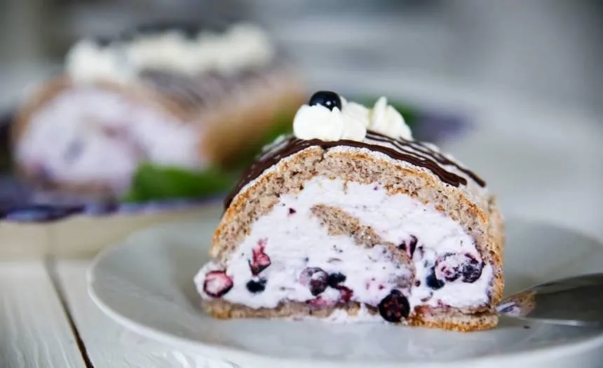 Budapestbakelse, 1. Kladdkaka, 2. Tujuh Jenis Kue, 3. Prinsesstårta, 4. Äggost, 5. Saffranspuddingar, 6. Mandelmusslor, 7. Semla, 8. Budapestbakelse, 9. Våfflor, 10. Kanelbullar