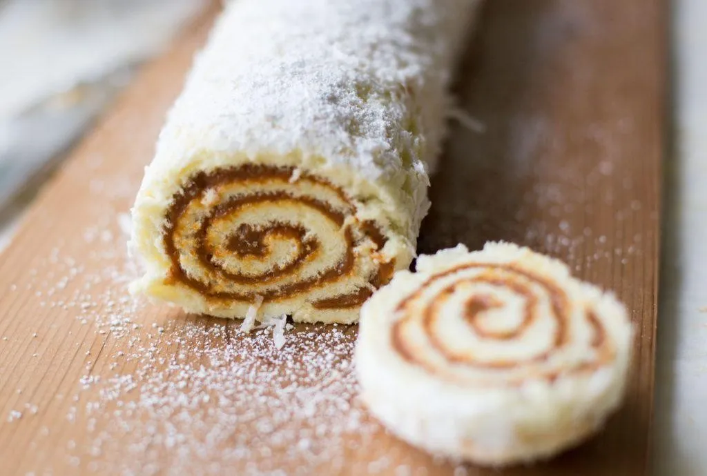 Brazo de Reina, 1. Leche Asada, 2. Alfajores, 3. Sopapillas, 4. Torta de Mil Hojas, 5. Kuchen, 6. Cuchufli, 7. Torta Tres Leches, 8. Cocada, 9. Empanada de Manzana, 10. Brazo de Reina