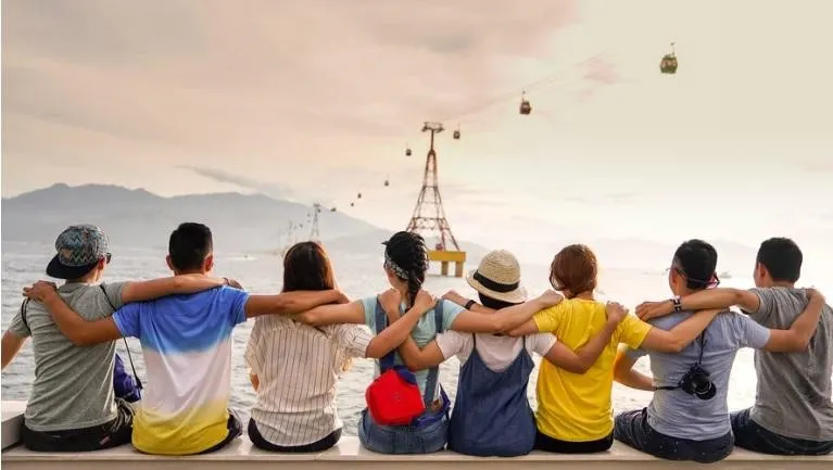 Cari Partner Liburan, 1. Tentukan Destinasi Wisata, 2. Pilih Transportasi, 3. Pilih Penginapan yang Dekat dengan Destinasi Wisata, 4. Bawa Perlengkapan P3K Mini   , 5. Cari Partner Liburan, 6. Ikut Komunitas Jalan-Jalan, 7. Bekali Diri dengan Informasi Lalu Lintas, 8. Perhatikan Barang Bawaanmu, 9. Hindari Membeli Makanan di Tempat Wisata, 10. Jangan Beli Oleh-Oleh Berlebihan