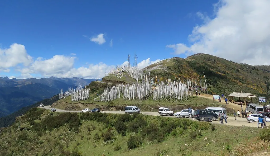 Chele La Pass, 1. Biara Taktsang, 2. Museum Pos Bhutan, 3. Museum Nasional Bhutan, 4. Lembah Haa, 5. Lhuentse, 6. Jembatan Gantung Punakha, 7. Chele La Pass, 8. Gunung Jomolhari, 9. Tashichho Dzong, 10. Taman Nasional Jigme Dorji
