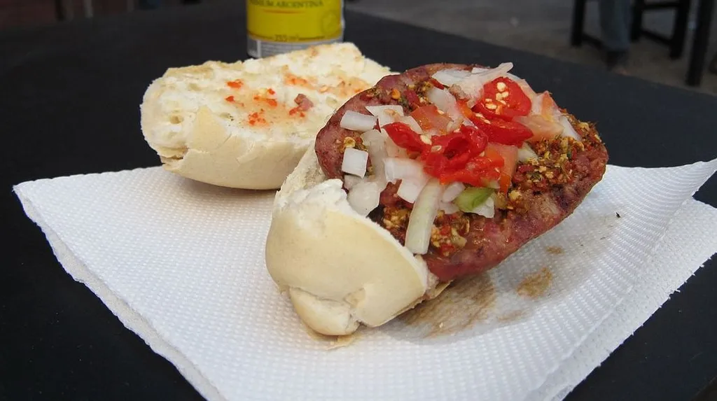 Choripan, 1. Sandwich de Miga, 2. Sandwich de Milanesa, 3. Garrapinada, 4. Lomito, 5. Pancho, 6. Matambre a la Pizza, 7. Choripan, 8. Fugazzeta, 9. Bondiola, 10. Empanadas Tucumanas
