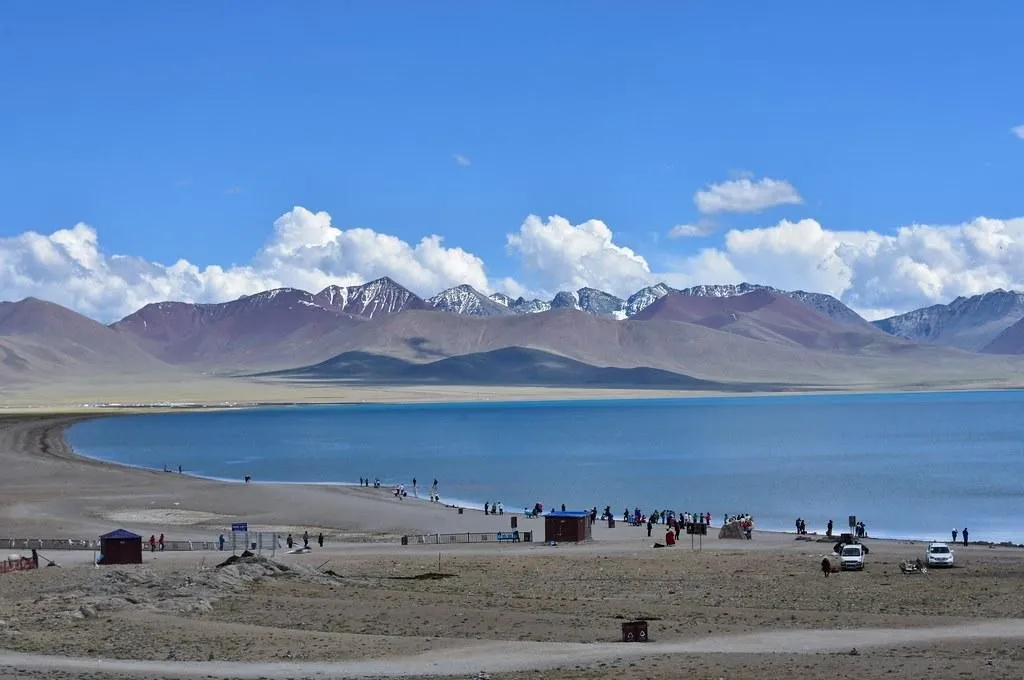 Danau Namtso, 1. Istana Potala, 2. Yarlung Tsangpo Grand Canyon, 3. Norbulingka, 4. Lulang Forest, 5. Danau Namtso, 6. Gyantse Kumbum, 7. Danau Manasarovar, 8. Gunung Kailash, 9. Jalan Barkhor, 10. Vihara Tashilhunpo