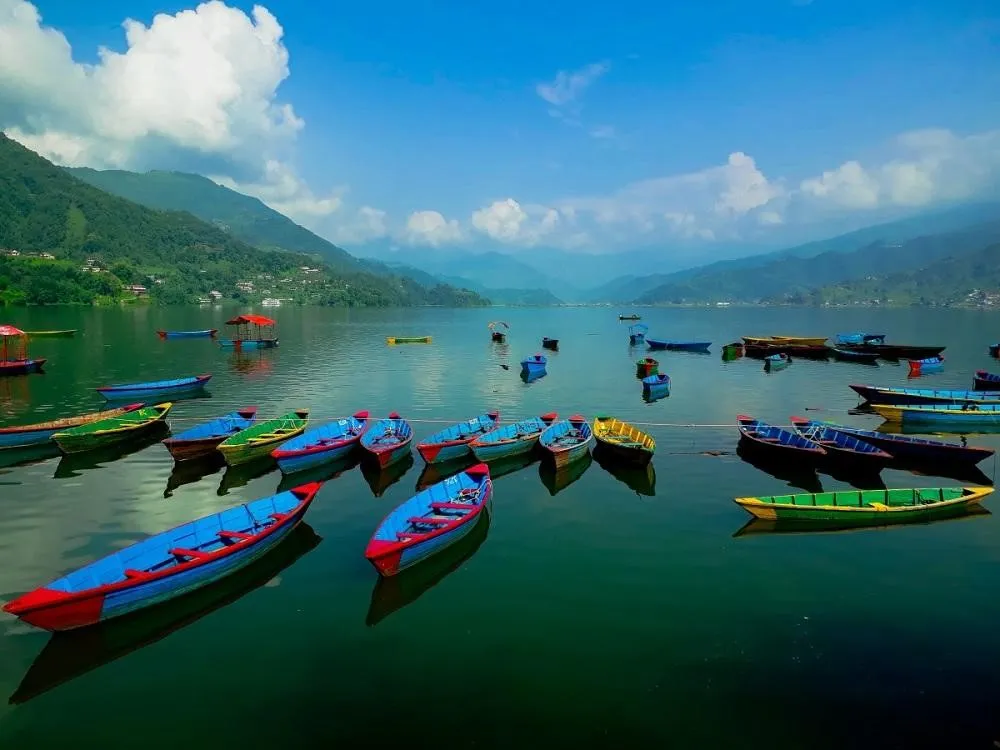 Danau Phewa, 1. Kuil Pashupati Nath, 2. Danau Phewa, 3. Museum Patan, 4. Bhaktapur Durbar Square, 5. Taman Nasional Chitwan, 6. Lumbini, 7. Kumari Ghar, 8. Nagarkot, 9. Lembah Pokhara, 10. Stupa Boudhanath