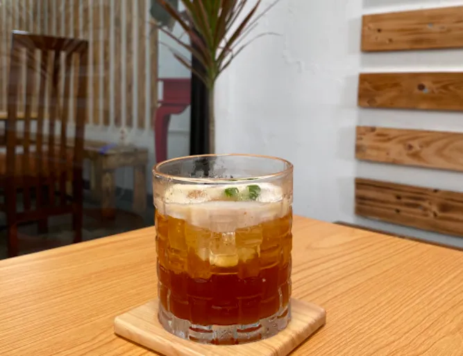 1. Inaka Coffee, 2. Duduk Cerita Coffee, 3. Disini Cafe, 4. Rumah Pinus Coffee &amp; Resto, 5. Koffie Braga Baros, 6. Sejoli Coffee &amp; Roastery, 7. COMMONPLACE, 8. Cenghar Kopi, 9. Neka Kopi, 10. 372 Kopi Kolmas