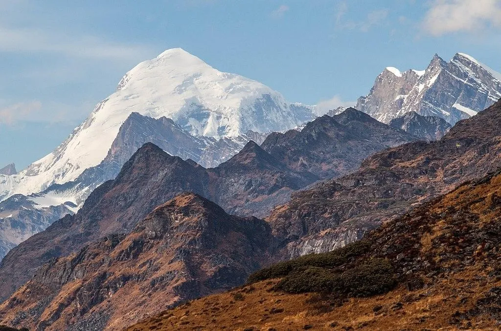 Gunung Jomolhari, 1. Biara Taktsang, 2. Museum Pos Bhutan, 3. Museum Nasional Bhutan, 4. Lembah Haa, 5. Lhuentse, 6. Jembatan Gantung Punakha, 7. Chele La Pass, 8. Gunung Jomolhari, 9. Tashichho Dzong, 10. Taman Nasional Jigme Dorji