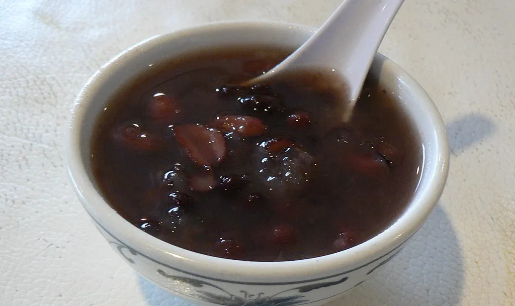 8. Hong Dou Tang, 1. Dou Sha Bao, 2. Ba Si Di Gua, 3. Tāngyuán, 4. Yuèbing, 5. Dou Fu Fa, 6. Lou Po Beng, 7. Lóng Xū Táng, 8. Hong Dou Tang, 9. Mantou, 10. Dàntǎ