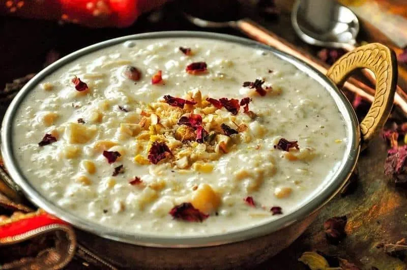Kheer, India_, 1. Fırın Sütlaç, Turki , 2. Eight Treasure Rice Pudding, Cina, 3. Sago Gula Melaka, Malaysia, 4. Kheer, India, 5. Shole Zard, Iran, 6. Purin, Jepang, 7. Khao Niao Mamuang (Manggo Sticky Rice), Thailand, 8. Mehalabiya, Turki, Arab, 9. Serradura, Makau, 10. Puding Kembang Tahu, Indonesia