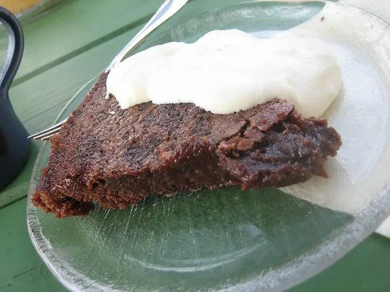 Kladdkaka, 1. Kladdkaka, 2. Tujuh Jenis Kue, 3. Prinsesstårta, 4. Äggost, 5. Saffranspuddingar, 6. Mandelmusslor, 7. Semla, 8. Budapestbakelse, 9. Våfflor, 10. Kanelbullar