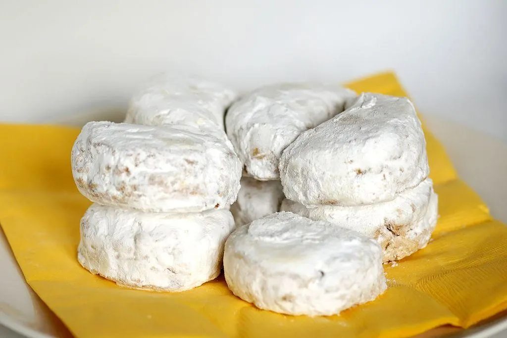 Kourabiedes, 1. Revani, 2. Melomakarona, 3. Kourabiedes, 4. Tulumba, 5. Galaktoboureko, 6. Melopita, 7. Rizogalo, 8. Baklava, 9. Loukoumades, 10. Sokolatopita