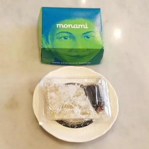 Lupis, 1. Soes Cocktail, 2. Onde-Onde, 3. Lupis, 4. Bloeder, 5. Sosis Brood Sapi, 6. Roll Tart, 7. Kue Soes Kering, 8. Roti Srikaya Pandan, 9. Tahu Campur, 10. Paket Tampah