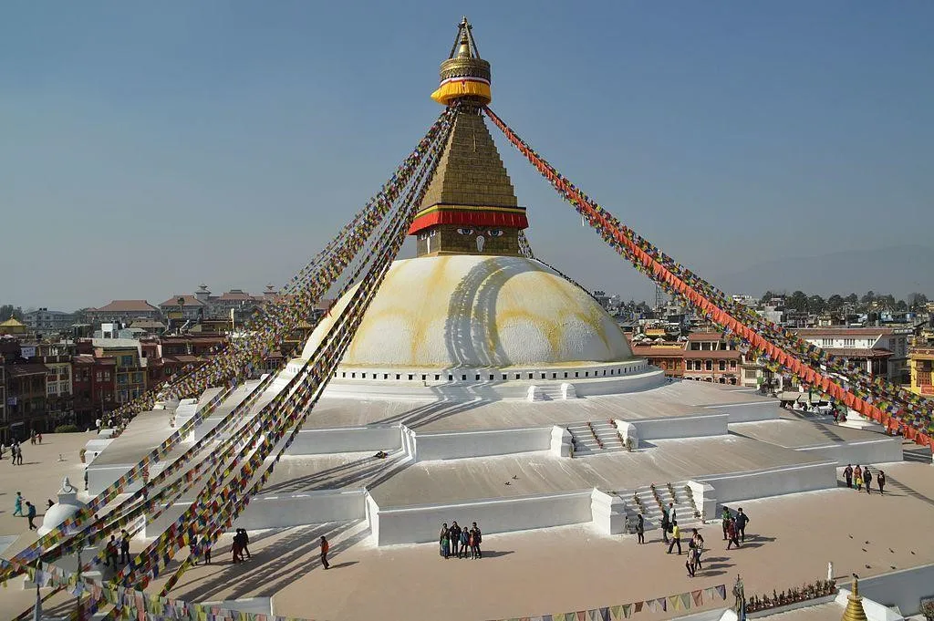 Stupa Boudhanath, 1. Kuil Pashupati Nath, 2. Danau Phewa, 3. Museum Patan, 4. Bhaktapur Durbar Square, 5. Taman Nasional Chitwan, 6. Lumbini, 7. Kumari Ghar, 8. Nagarkot, 9. Lembah Pokhara, 10. Stupa Boudhanath