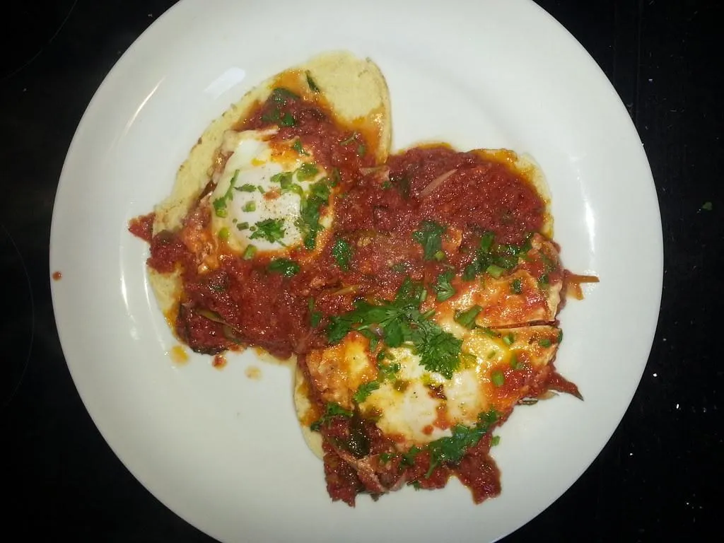 Shakshuka, 1. Hlalem, 2. Omek Houria, 3. Chorba, 5. Tajine, 6. Shakshuka, 7. Assidat Zgougou, 8. Mloukhia, 9. Couscous, 10. Osban