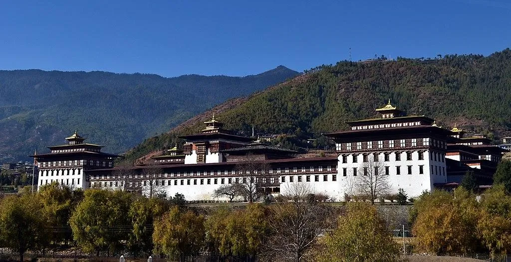 Tashichho Dzong, 1. Biara Taktsang, 2. Museum Pos Bhutan, 3. Museum Nasional Bhutan, 4. Lembah Haa, 5. Lhuentse, 6. Jembatan Gantung Punakha, 7. Chele La Pass, 8. Gunung Jomolhari, 9. Tashichho Dzong, 10. Taman Nasional Jigme Dorji
