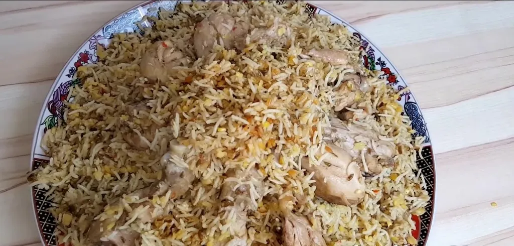 Maas pulao, 1. Kabuli Pulao, 2. Mastawa, 3. Lavash, 4. Maas Pulao, 5. Bolani, 6. Chopan Kabob, 7. Mantu (Manto), 8. Kofta Challow, 9. Shord Nakhod, 10. Aush