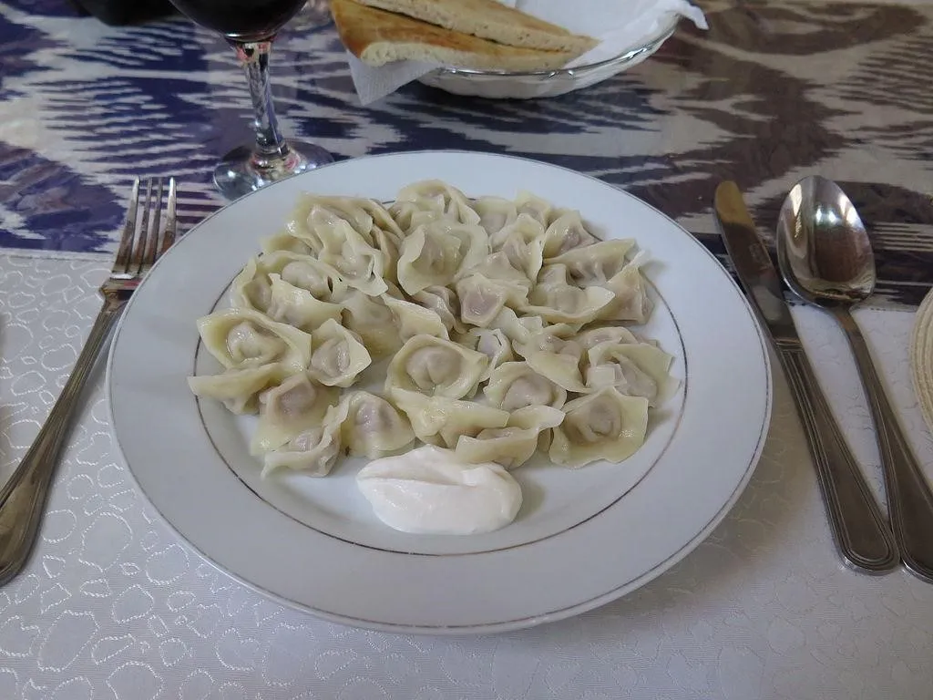 Manti, 2. Somsa, 3. Manti, 4. Shashlik, 5. Lagman, 6. Dimlama, 7. Halva, 8. Hasib, 9. Salad Tashkent, 10. Samarkand Non, 11. Shurpa