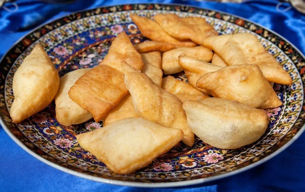Baursak, 1. Shelpek, 2. Tandyr Nan, 3. Zhaya, 4. Beshbarmak, 6. Baursak, 9. Shalgam, 10. Kuurdak