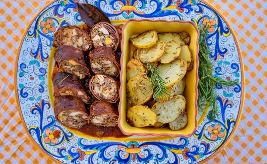 Bragioli, 1. Stuffat tal-Fenek, 2. Aljotta, 3. Bigilla, 4. Bebbux bl-aljoli, 5. Stuffat tal-Qarnita, 6. Bragioli, 7. Pastizz, 8. Imqarrun il-forn, 9. Platt Malti, 10. Ħobż/Ftira biż-Żejt
