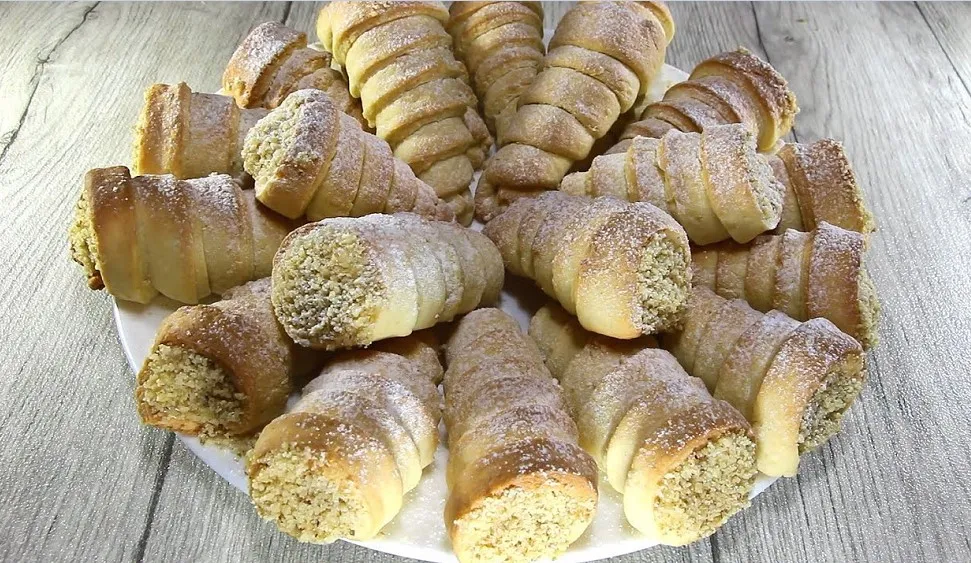 Funiiki S Krem, 1. Funiiki S Krem, 2. Banitza, 3. Torta Garash, 4. Kurabiiki, 5. Tikvenik, 6. Medenki, 7. Kozunak, 8. Marudnik, 9. Oshav, 10. Donat Kazanlak, 11. Kifla