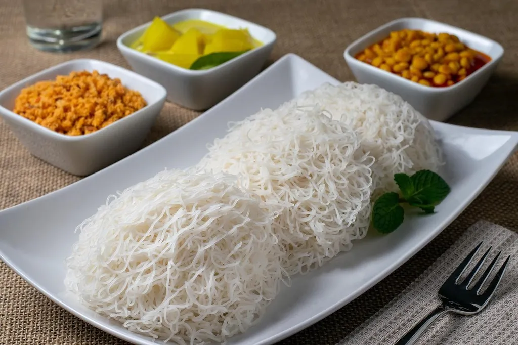 Idiyappam, 1. Kottu, 2. Fish Ambul Thiyal, 3. Parippu, 4. Polos, 5. Kadala Thel Dhala, 6. Lamprais, 7. Gotukola Sambol, 8. Kalu Pol Wattakka, 9. Kukul Mas Kari, 10. Idiyappam