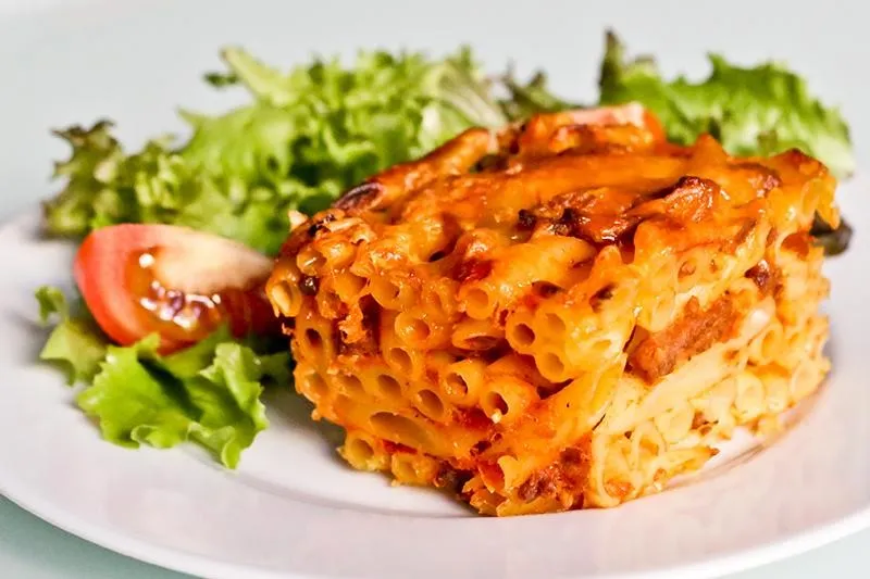 Imqarrun il-forn, 1. Stuffat tal-Fenek, 2. Aljotta, 3. Bigilla, 4. Bebbux bl-aljoli, 5. Stuffat tal-Qarnita, 6. Bragioli, 7. Pastizz, 8. Imqarrun il-forn, 9. Platt Malti, 10. Ħobż/Ftira biż-Żejt