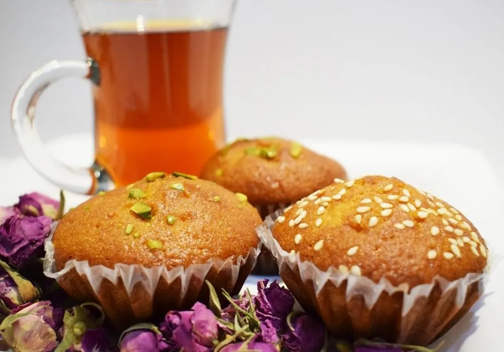 Kue Yazdi, 1. Khoresht Mast, 2. Ranginak, 3. Es Krim Akbar Mashti, 4. Qottab, 5. Masghati, 6. Noon Khamei, 7. Kue Yazdi, 8. Zoolbia-Bamieh, 9. Nan-e barbari, 10. Sohan