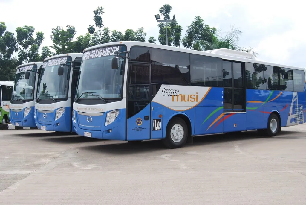 Kumpulkan Informasi Mengenai Transportasi, 1. Kumpulkan Informasi Mengenai Transportasi, 2. Naik Kereta Lintas Rel Terpadu (LRT), 3. Persiapkan Perbekalan dan Pakaian yang Sesuai , 4. Pesan Kamar Lewat Layanan Airbnb, 5. Buat Rencana Perjalanan, 6. Nikmati Suasana Malam di Palembang, 7. Pelajari Bahasa Daerah, 8. Gabung di Komunitas Jalan-Jalan