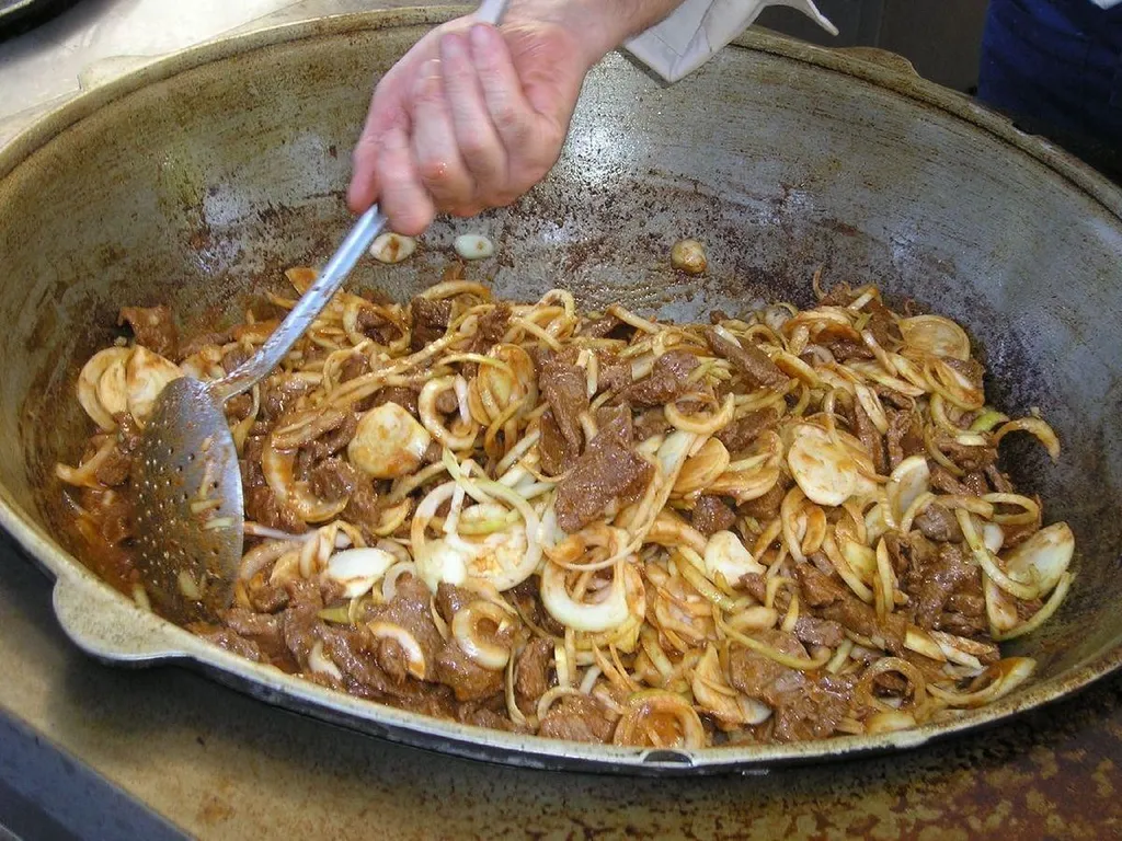 Kuurdak, 1. Shelpek, 2. Tandyr Nan, 3. Zhaya, 4. Beshbarmak, 6. Baursak, 9. Shalgam, 10. Kuurdak