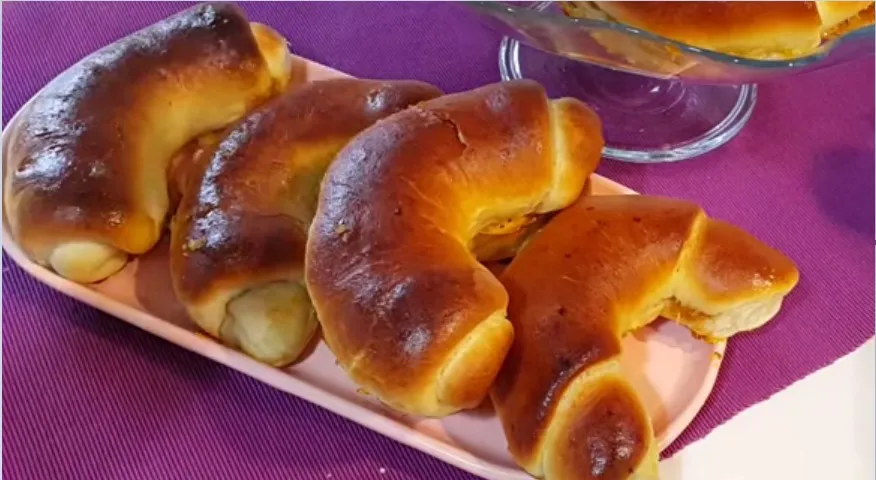Kifla, 1. Funiiki S Krem, 2. Banitza, 3. Torta Garash, 4. Kurabiiki, 5. Tikvenik, 6. Medenki, 7. Kozunak, 8. Marudnik, 9. Oshav, 10. Donat Kazanlak, 11. Kifla