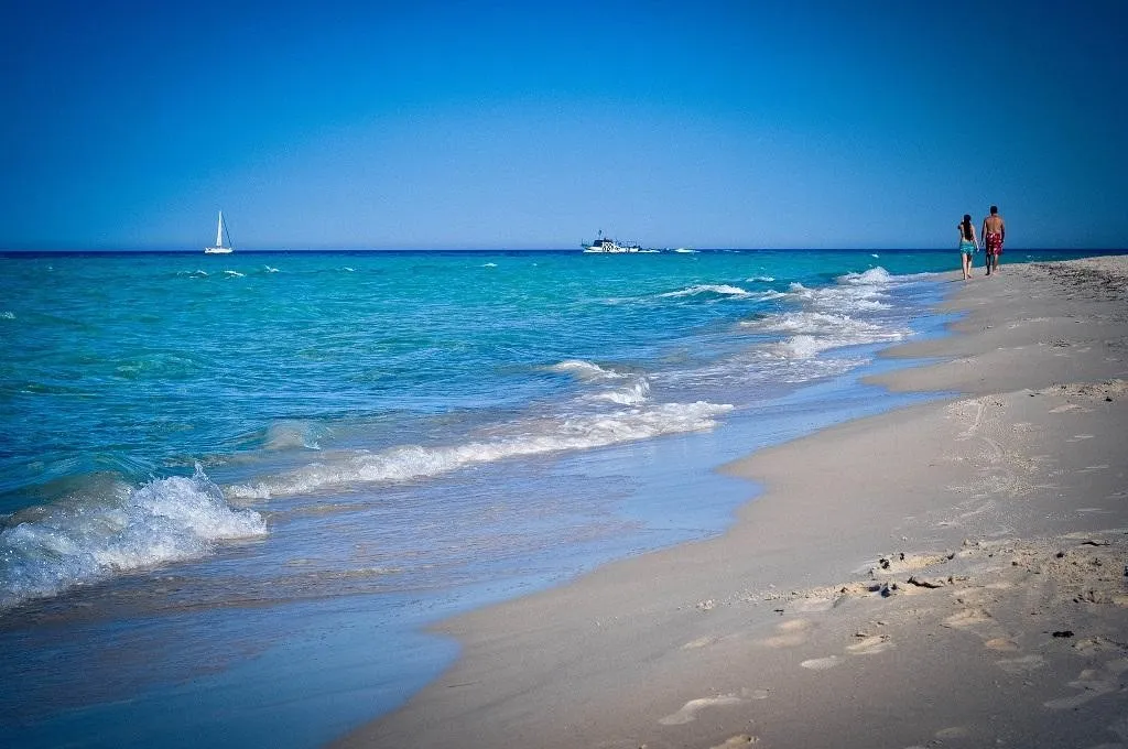 Pantai Kelibia, 1. Pantai Hammamet, 2. Pantai La Marsa, 3. Pantai Djerba, 4. Pantai Monastir, 5. Pantai Gammarth, 6. Pantai El Haouaria, 7. Pantai Mahdia, 8. Pantai Kelibia, 9. Pantai Sidi Bou Said, 10. Pantai Sousse