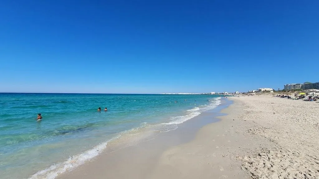 Pantai Mahdia, 1. Pantai Hammamet, 2. Pantai La Marsa, 3. Pantai Djerba, 4. Pantai Monastir, 5. Pantai Gammarth, 6. Pantai El Haouaria, 7. Pantai Mahdia, 8. Pantai Kelibia, 9. Pantai Sidi Bou Said, 10. Pantai Sousse