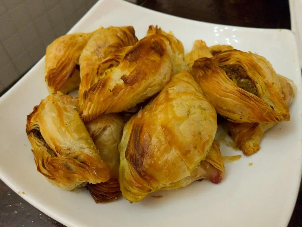 Pastizz, 1. Stuffat tal-Fenek, 2. Aljotta, 3. Bigilla, 4. Bebbux bl-aljoli, 5. Stuffat tal-Qarnita, 6. Bragioli, 7. Pastizz, 8. Imqarrun il-forn, 9. Platt Malti, 10. Ħobż/Ftira biż-Żejt
