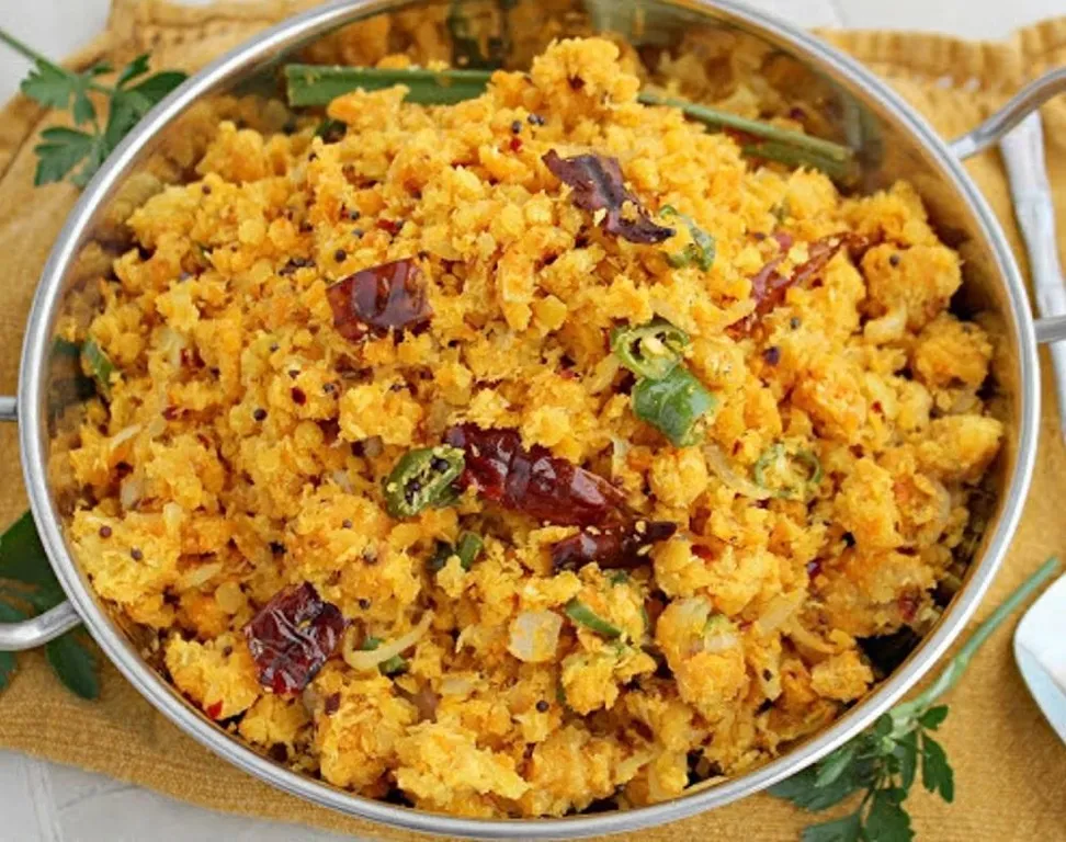 Parippu, 1. Kottu, 2. Fish Ambul Thiyal, 3. Parippu, 4. Polos, 5. Kadala Thel Dhala, 6. Lamprais, 7. Gotukola Sambol, 8. Kalu Pol Wattakka, 9. Kukul Mas Kari, 10. Idiyappam