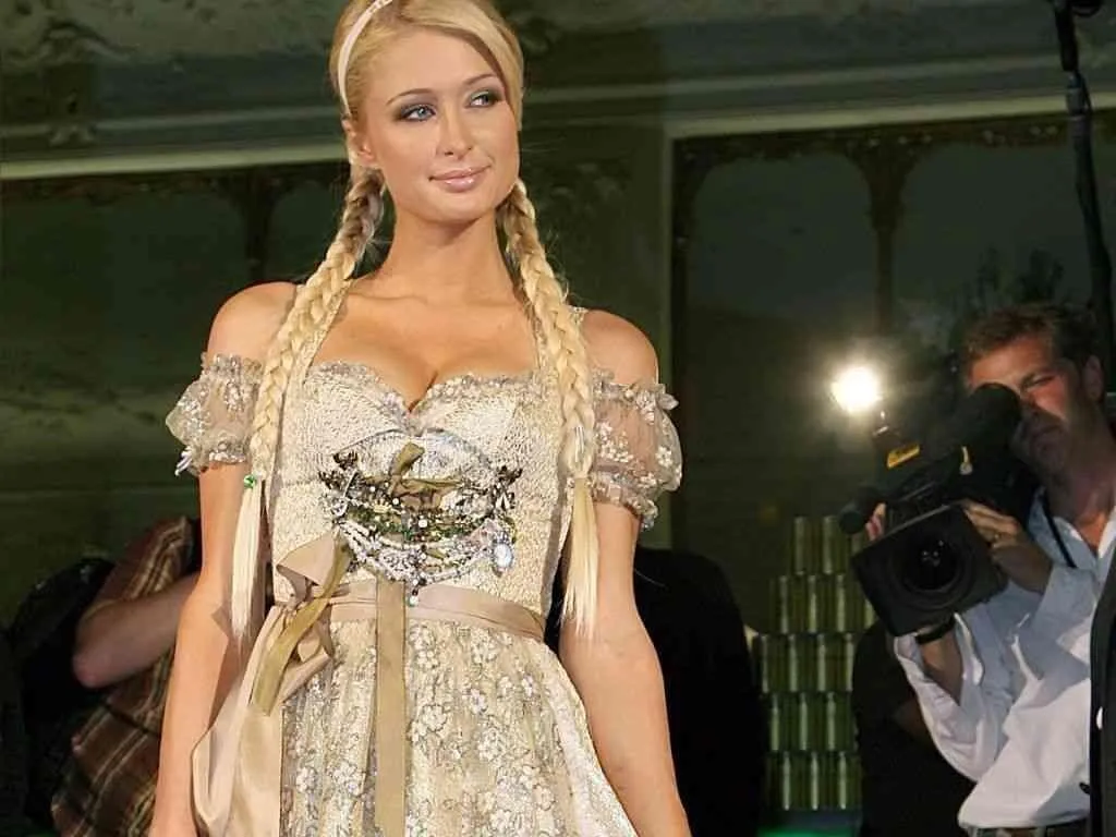 Paris Hilton Dilarang Hadir di Oktoberfest Selamanya, 1. Sejarah, 2. Pernah Dibatalkan Sebanyak 24 Kali, 3. Disebut Oktoberfest tapi Dimulai Bulan September, 4. Baru Diperbolehkan Minum Sesudah Dibuka oleh Walikota, 5. Festival yang Ramah Anak, 6. Minum untuk Kesehatan, 7. Hanya Bir Munich yang Diperbolehkan, 8. Mempunyai Pertunjukkan Lain, 9. Paris Hilton Dilarang Hadir di Oktoberfest Selamanya, 10. Terdapat Kantor Lost and Found, 11. Mug Bukan Suvenir