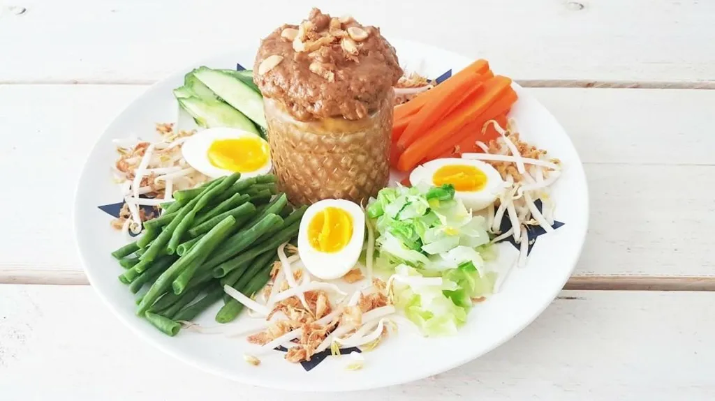 Pitjel, 2. Saoto, 3. Pitjel, 4. Telo Terie, 5. Oseng-oseng, 6. Goedangan, 7. Bakabana, 8. Sambal, 9. Moksi Alesi , 10. Roti