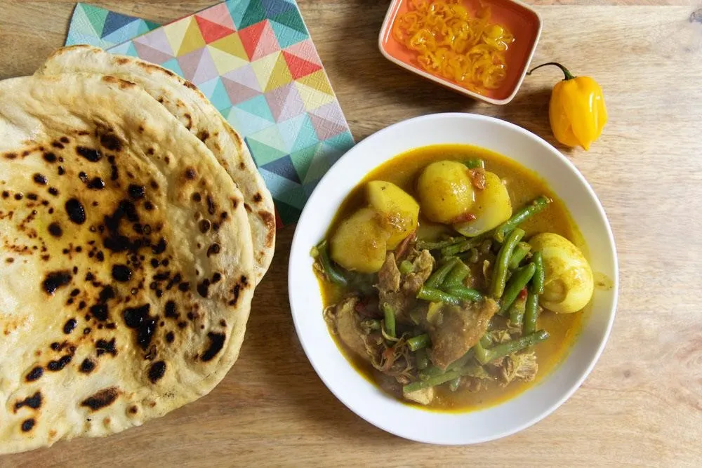 Roti, 2. Saoto, 3. Pitjel, 4. Telo Terie, 5. Oseng-oseng, 6. Goedangan, 7. Bakabana, 8. Sambal, 9. Moksi Alesi , 10. Roti
