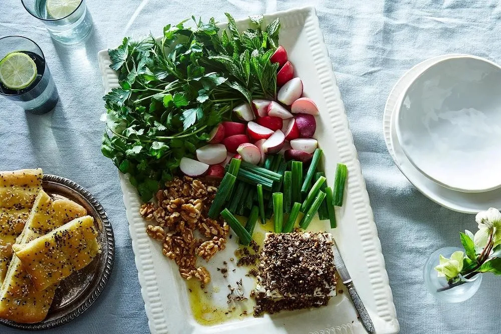 Sabzi Khordan, 1. Dizi atau Abgoosht, 3. Fesenjan (Fesenjoon), 4. Kebab Chelo, 5. Tahchin, 6. Kashke Bademjan, 7. Sabzi Khordan, 8. Gheimeh, 9. Kufteh Tabriz, 10. Tahdig
