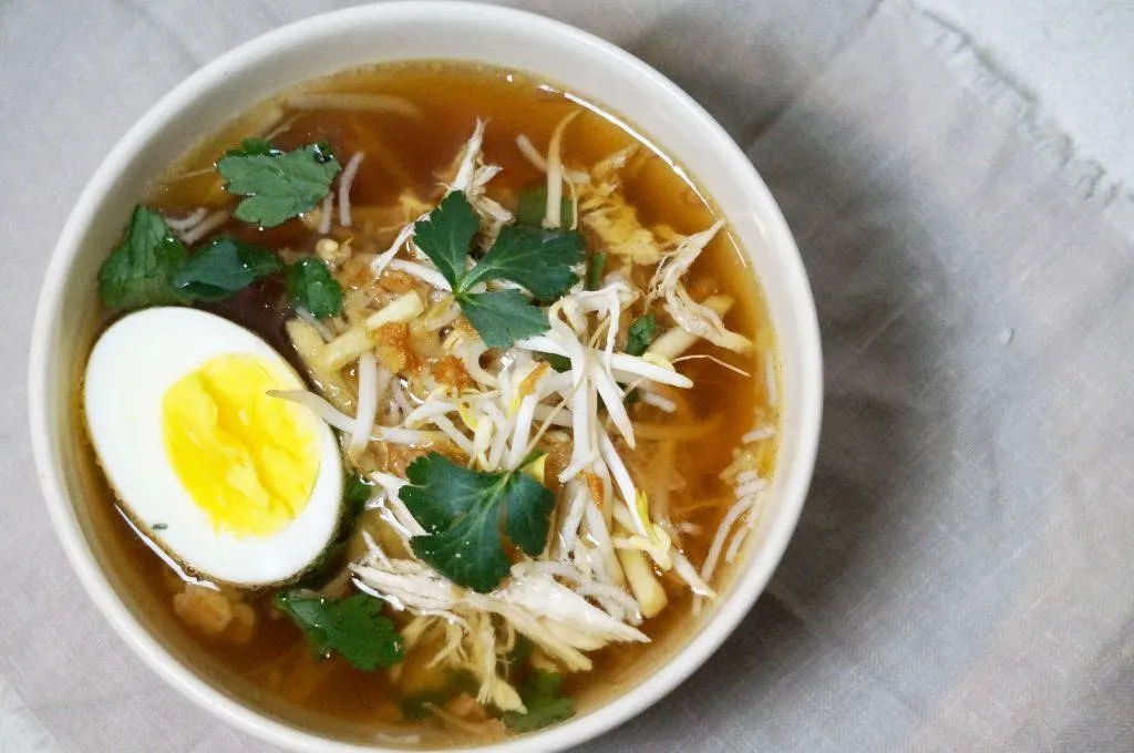 Saoto, 2. Saoto, 3. Pitjel, 4. Telo Terie, 5. Oseng-oseng, 6. Goedangan, 7. Bakabana, 8. Sambal, 9. Moksi Alesi , 10. Roti