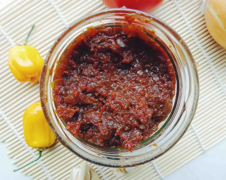 Sambal, 2. Saoto, 3. Pitjel, 4. Telo Terie, 5. Oseng-oseng, 6. Goedangan, 7. Bakabana, 8. Sambal, 9. Moksi Alesi , 10. Roti