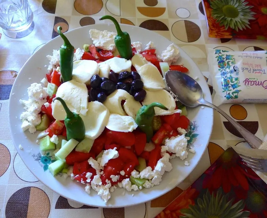 Shopska Salata, 1. Shopska Salata, 2. Banitsa, 3. Gyuvech, 4. Mish-Mash, 5. Tarator, 6. Lukanka, 7. Kyopolou, 8. Patatnik, 9. Moussaka, 10. Shkembe Chorba