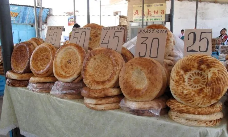 Tandyr Nan, 1. Shelpek, 2. Tandyr Nan, 3. Zhaya, 4. Beshbarmak, 6. Baursak, 9. Shalgam, 10. Kuurdak