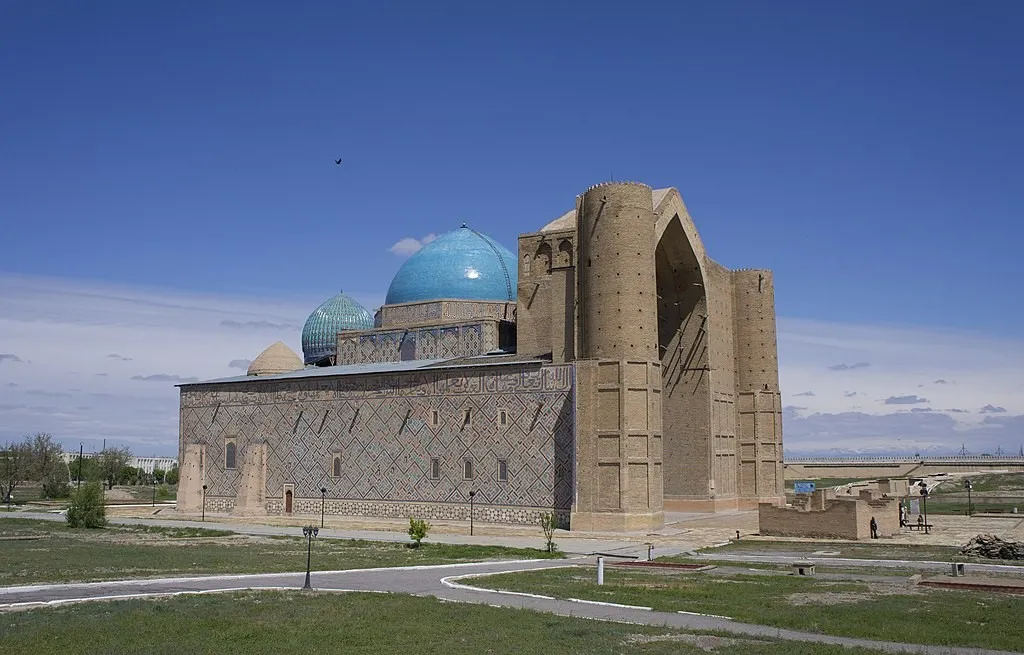 Yasaui Mausoleum, 1. Ngarai Charyn, 2. Beket-Ata, 3. Nur-Sultan, 4. Yasaui Mausoleum, 5. Danau Almaty, 6. Taman Nasional Ile-Alatau, 7. Taman Nasional Altyn Emel, 8. Aksu-Zhabagly, 9. Kota Sauran, 10. Aktau