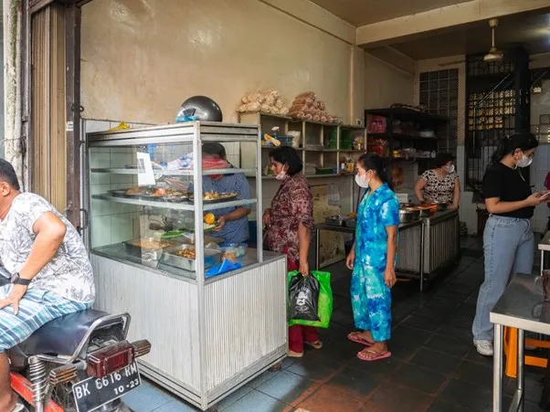 Nasi Lemak Awi, 1. Rumah Makan Kebun Pondok Punokawan, 2. Pondok Surya Binjai, 3. Sari Rasa, 4. RM Madukoro, 5. Rumah Makan Etek Jaya, 6. Waroeng Kaliki, 7. Waroeng Was Was, 8. Rumah Makan Irian, 9. Aroma Seafood, 10. Nasi Lemak Awi