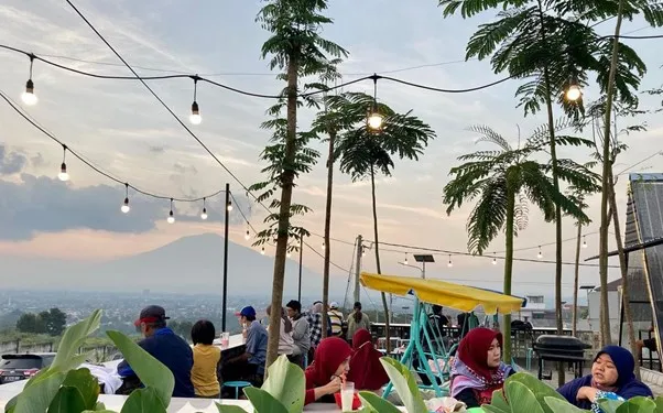 Angkringan D’Gunung, 1. Angkringan D’Gunung, 2. Angkringan Podjok Malang, 3. Angkringan Cak Tomo, 4. Angkringan Wak Ji, 5. Angkringan Sewwu, 6. Angkringan Cah Bagus, 7. Galeri Angkringan, 8. Angkringan Bikers Mak E, 9. Angkringan Simpang Wilis, 10. Angkringan Semanggi Malang